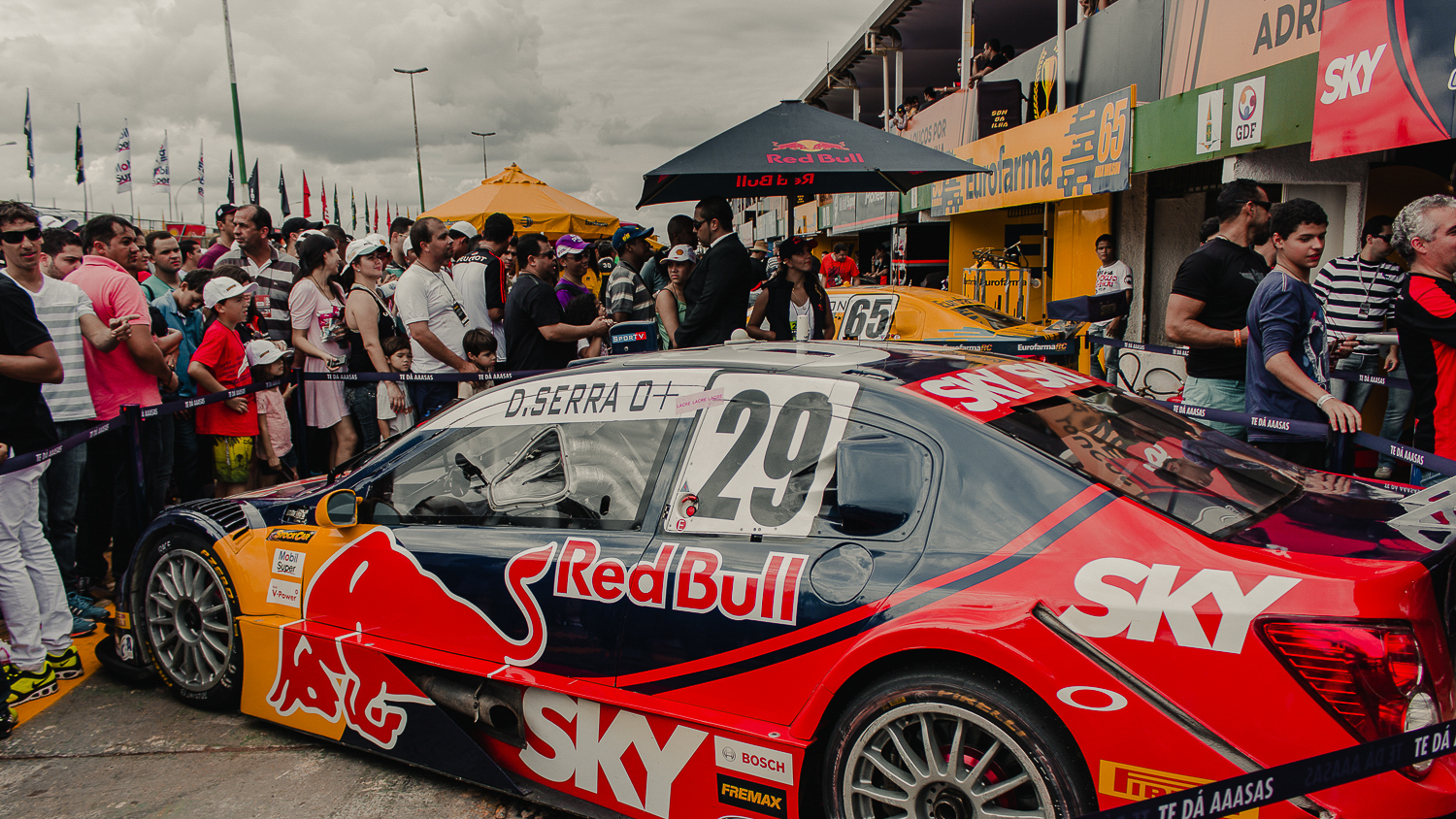 Red Bull Racing trackside coverage, race weekend detail