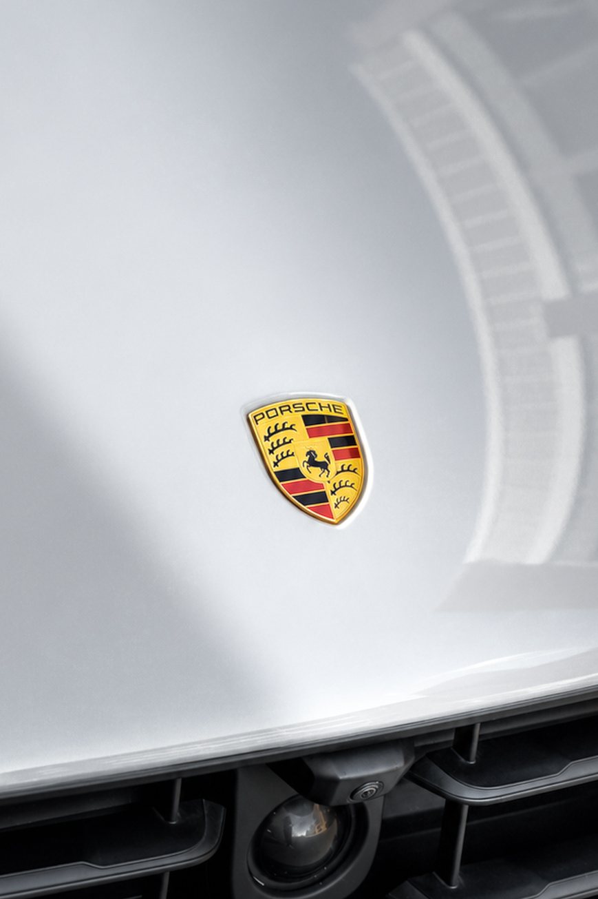 Close up of the Porsche crest on the Macan S hood